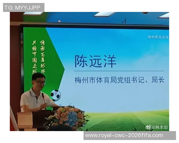 足球媒介助理在现代体育传播中的重要角色与发展趋势分析
